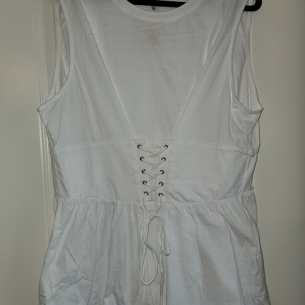 NWT White sleeveless corset tie top Soprano brand